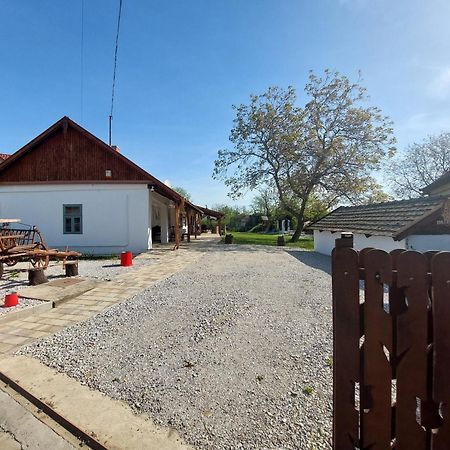 Vila Trinity Vendeghaz Abádszalók Exteriér fotografie